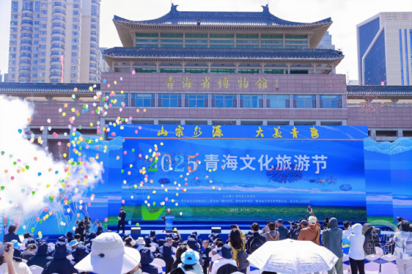 佳荣网配 5•19中国旅游日丨驶向西北秘境茫崖，青海银发旅游专列首发