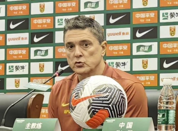 配资658 安东尼奥：中场休息给球员施加信心；王钰栋没首发是有点小伤